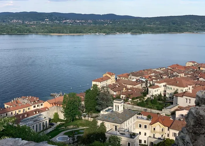 Il Giardino Segreto Arona, Charming شقة أرونا