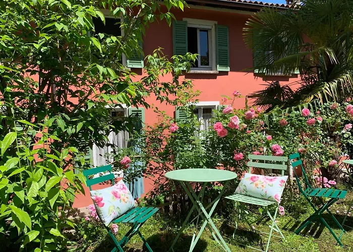Il Giardino Segreto Arona, Charming Appartement *